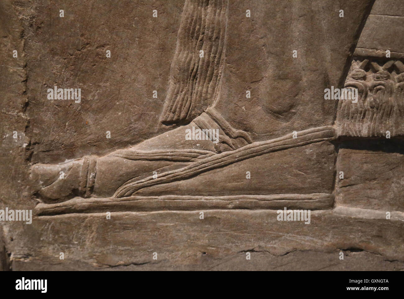 Il sollievo di Genius. Sandalo. Ix secolo A.C. Neo-Assyrian. Regno di Ashurnasirpal. Nimrud (antica Kalhu). Mesopotamia settentrionale. Foto Stock