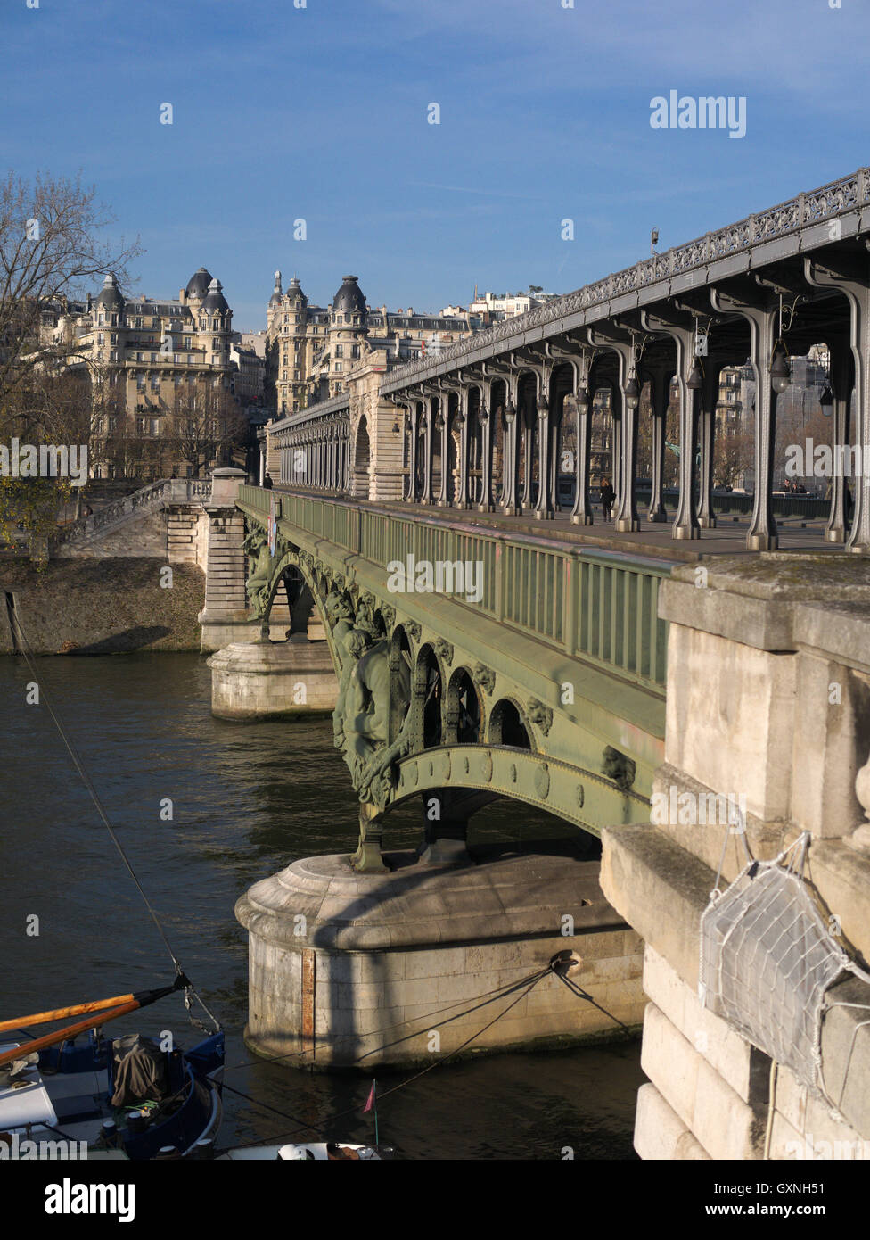 Parigi, la Città della Luce, è la capitale di Francia e uno dei più famosi e iconici città in tutto il mondo Foto Stock