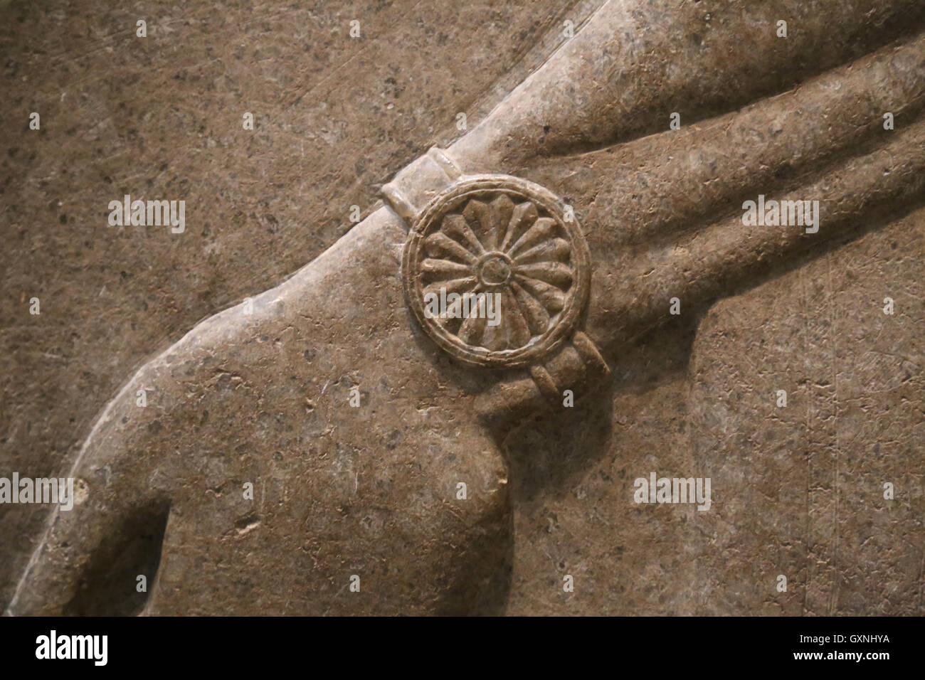 Sollievo. Dio Nisrok. Gioiello. Ix secolo A.C. Neo-Assyrian. Regno di Ashurnasirpal. Nimrud (antica Kalhu). Mesopotamia settentrionale. Foto Stock