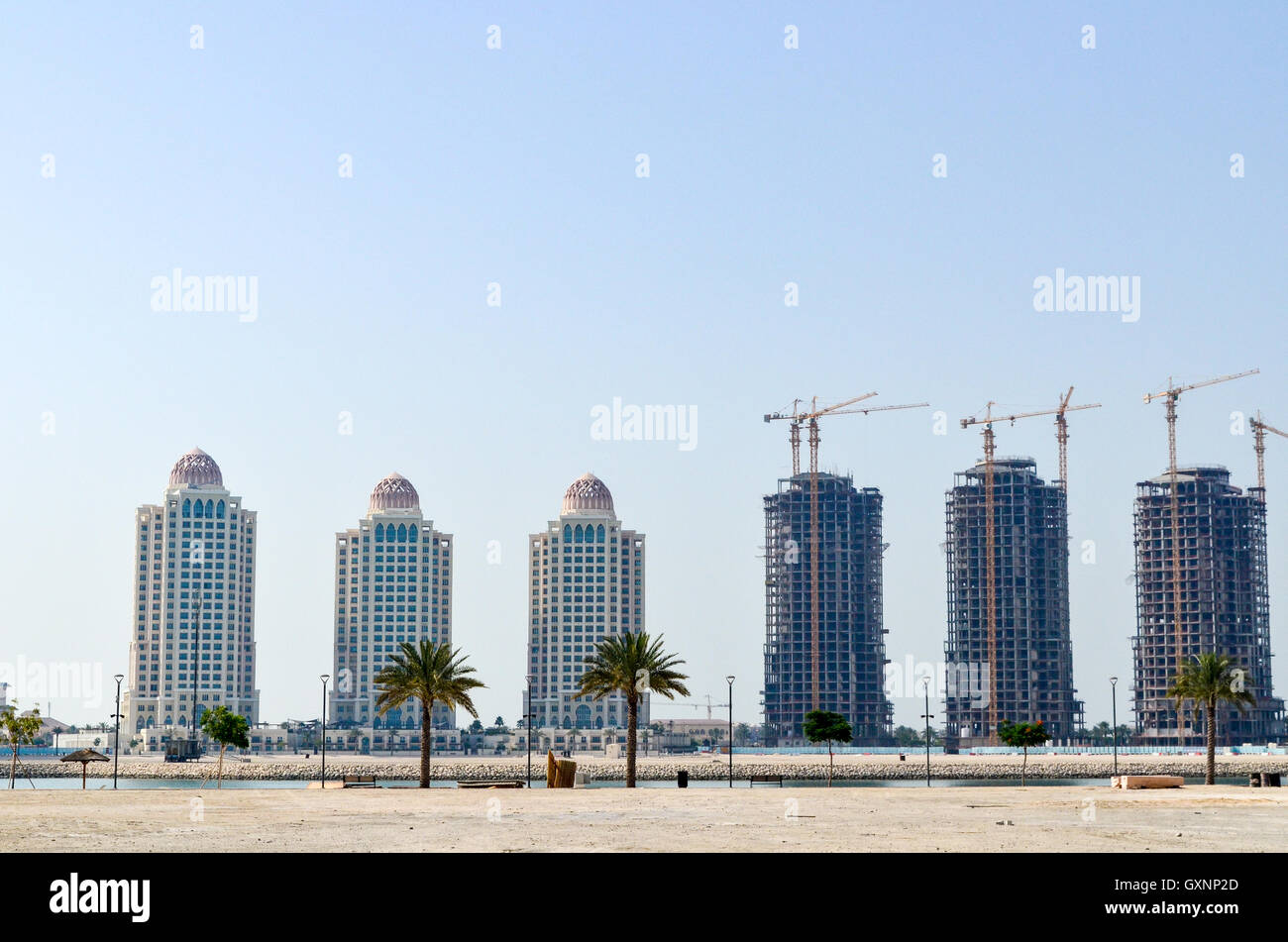 Viva Bahriya, la costruzione di nuove torri residenziali sull'isola artificiale del Pearl-Qatar Foto Stock