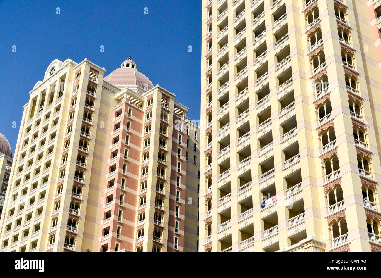 Viva Bahriya, la costruzione di nuove torri residenziali sull'isola artificiale del Pearl-Qatar Foto Stock