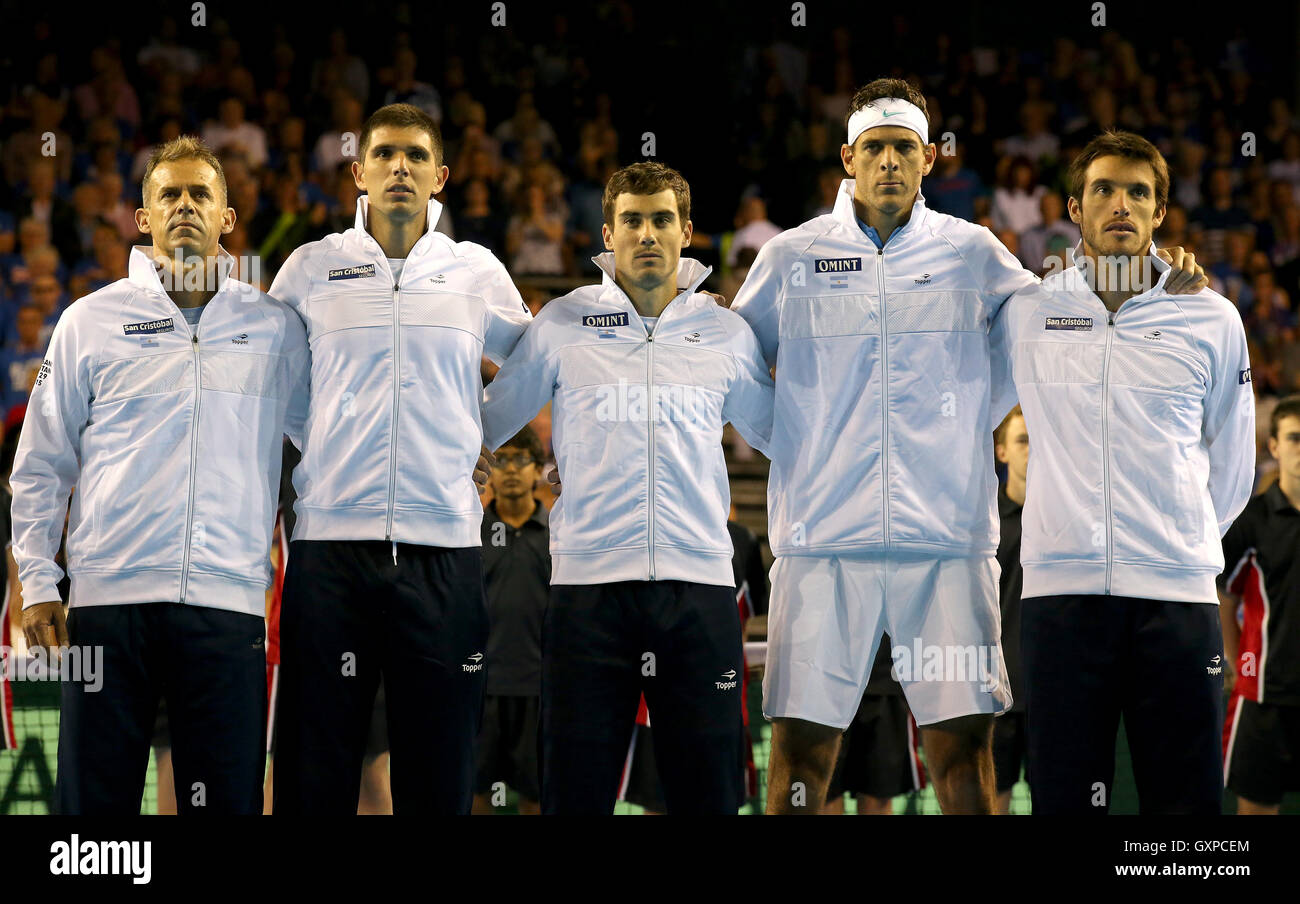 Argentina del Capitano Daniel Orsanic (sinistra), Federico Delbonis (seconda a sinistra), Juan Martin Del Potro (seconda a destra), Guido Pella (centro) e Leonardo Mayer (a destra) durante il giorno uno di Coppa Davis a Emirates Arena, Glasgow. Foto Stock