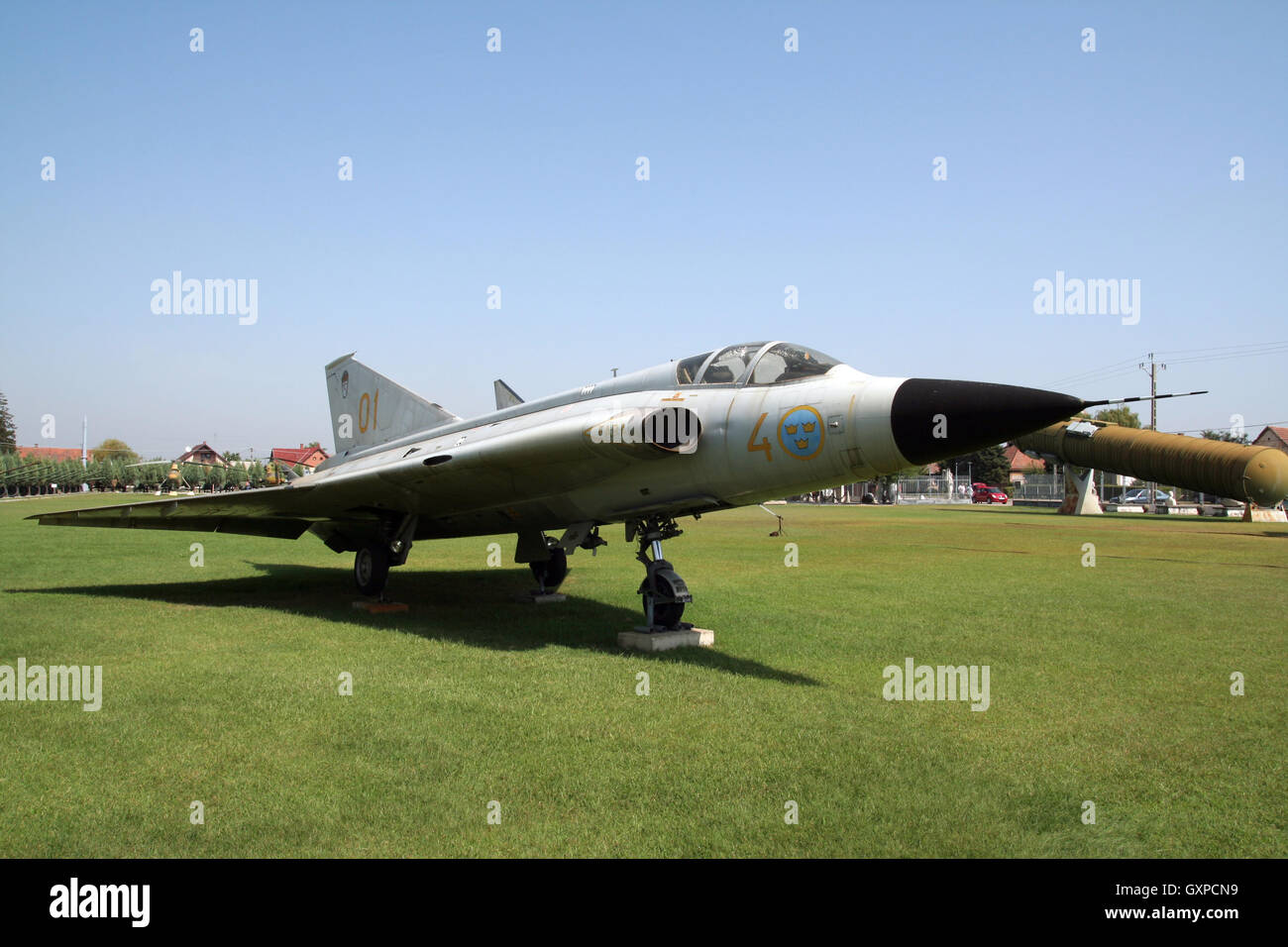 Swedish Air Force Saab Draken sul display nella tecnologia militare Park, Kecel, Ungheria Foto Stock