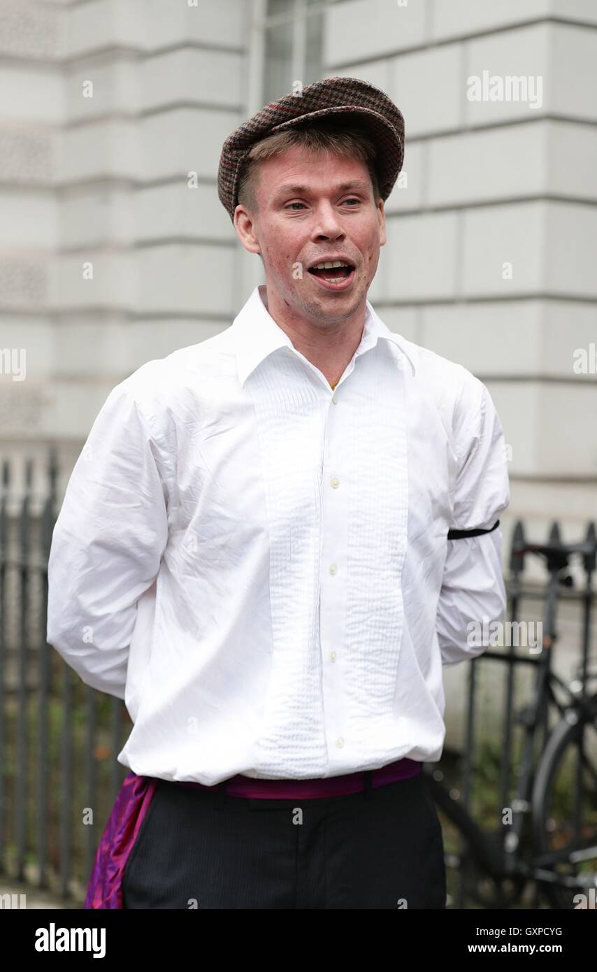 Lauri Amore, chi è accusato di hacking nel governo USA computer, arriva a Westminster Magistrates' Court dove egli è dovuto per scoprire se egli sarà estradato dalla Gran Bretagna a stare in giudizio. Foto Stock