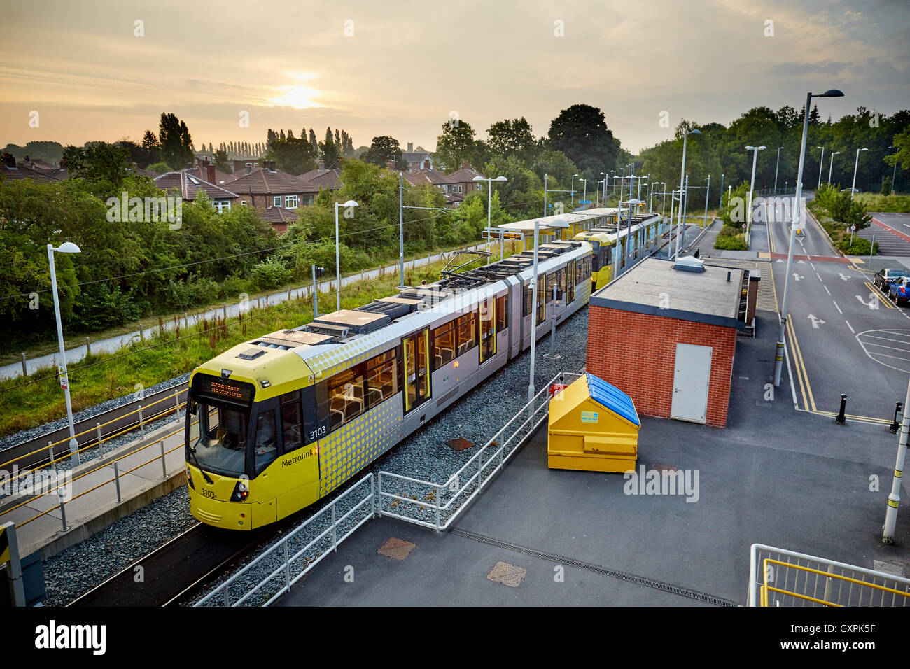 East didsbury stazione dei tram Fermata del tram alba cercando in Heaton Mersey Stockport un doppio del tram Metrolink si è fermato a th Foto Stock