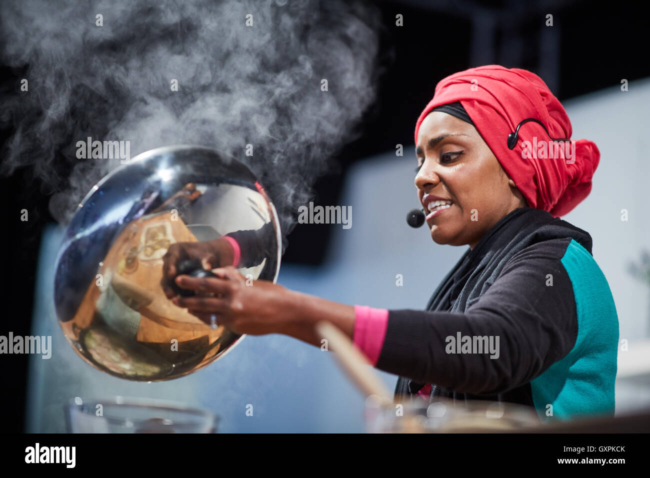 Nadiya Hussain ritratto dello chef celebrità, Great British Precotti vincitore, a Bolton Alimentari e drink festival Foto Stock