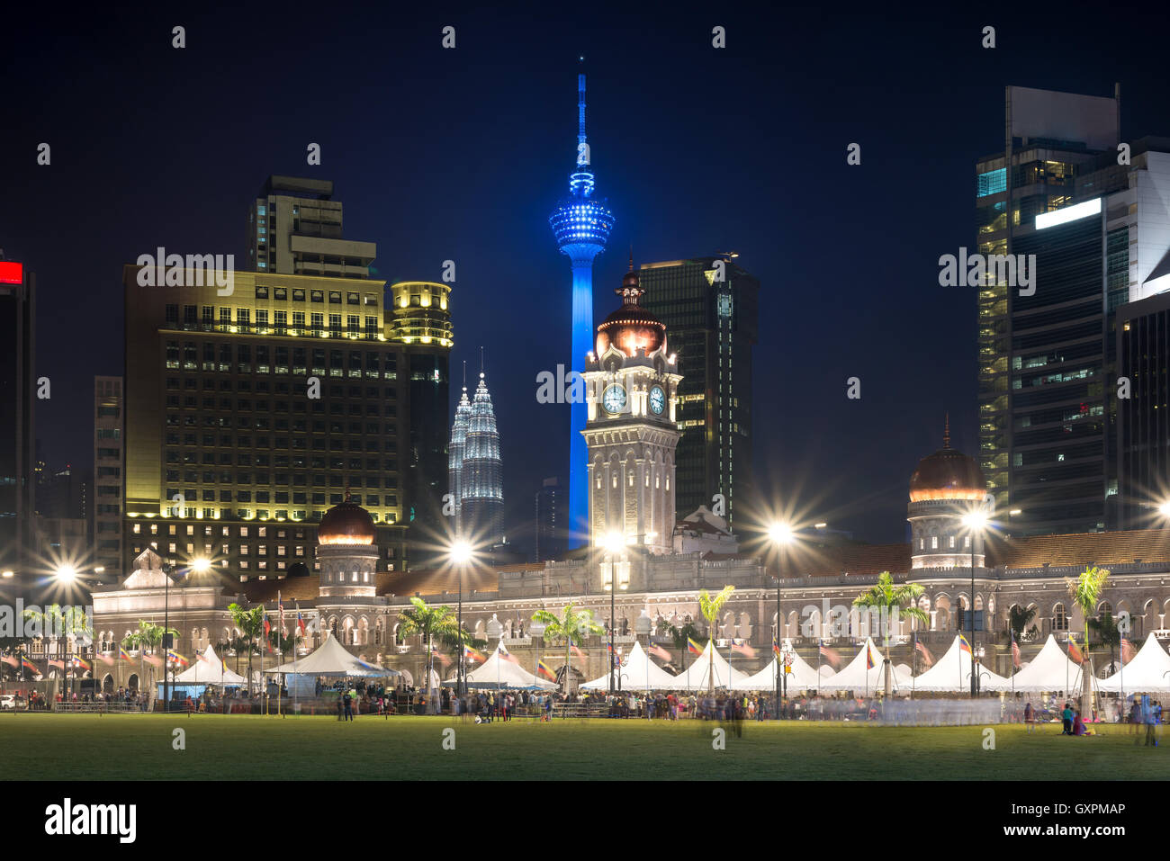Merdeka Square nel centro cittadino di Kuala Lumpur al crepuscolo, Malaysia Foto Stock