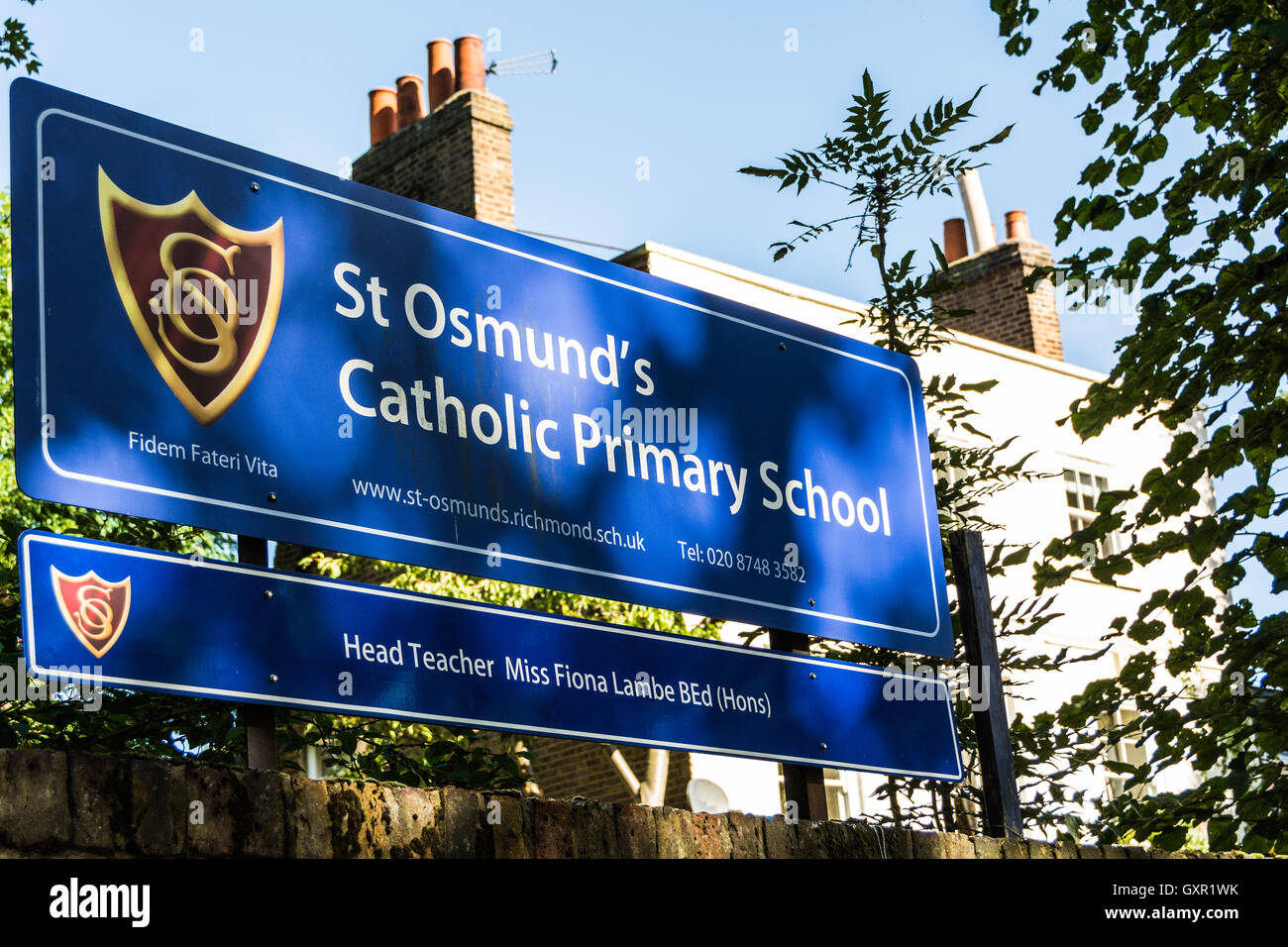 Esterno della St Osmund Cattolico della scuola primaria di Barnes, London, Regno Unito Foto Stock