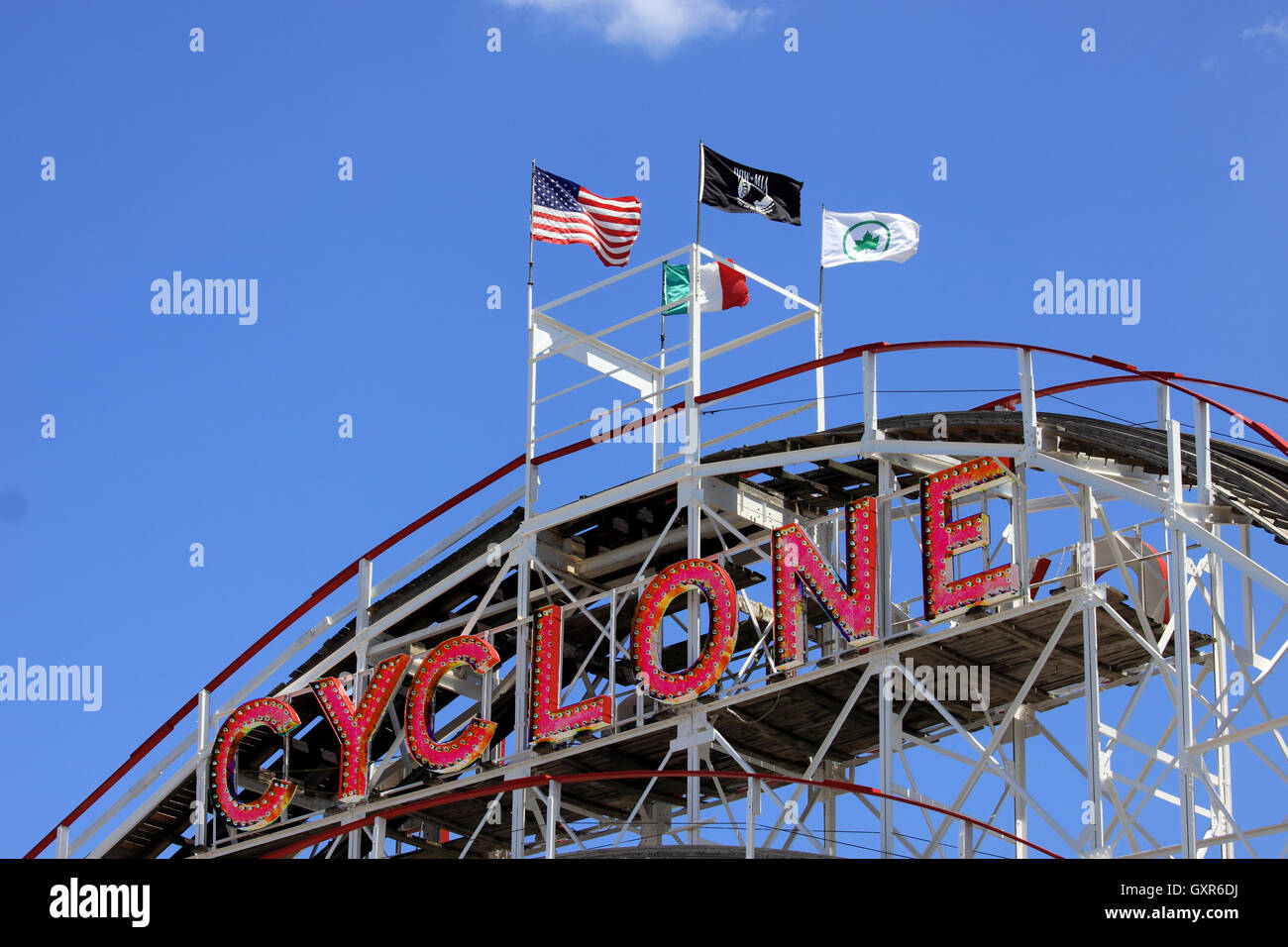 Parte superiore del ciclone Roller Coaster Coney Island Brooklyn New York City Foto Stock