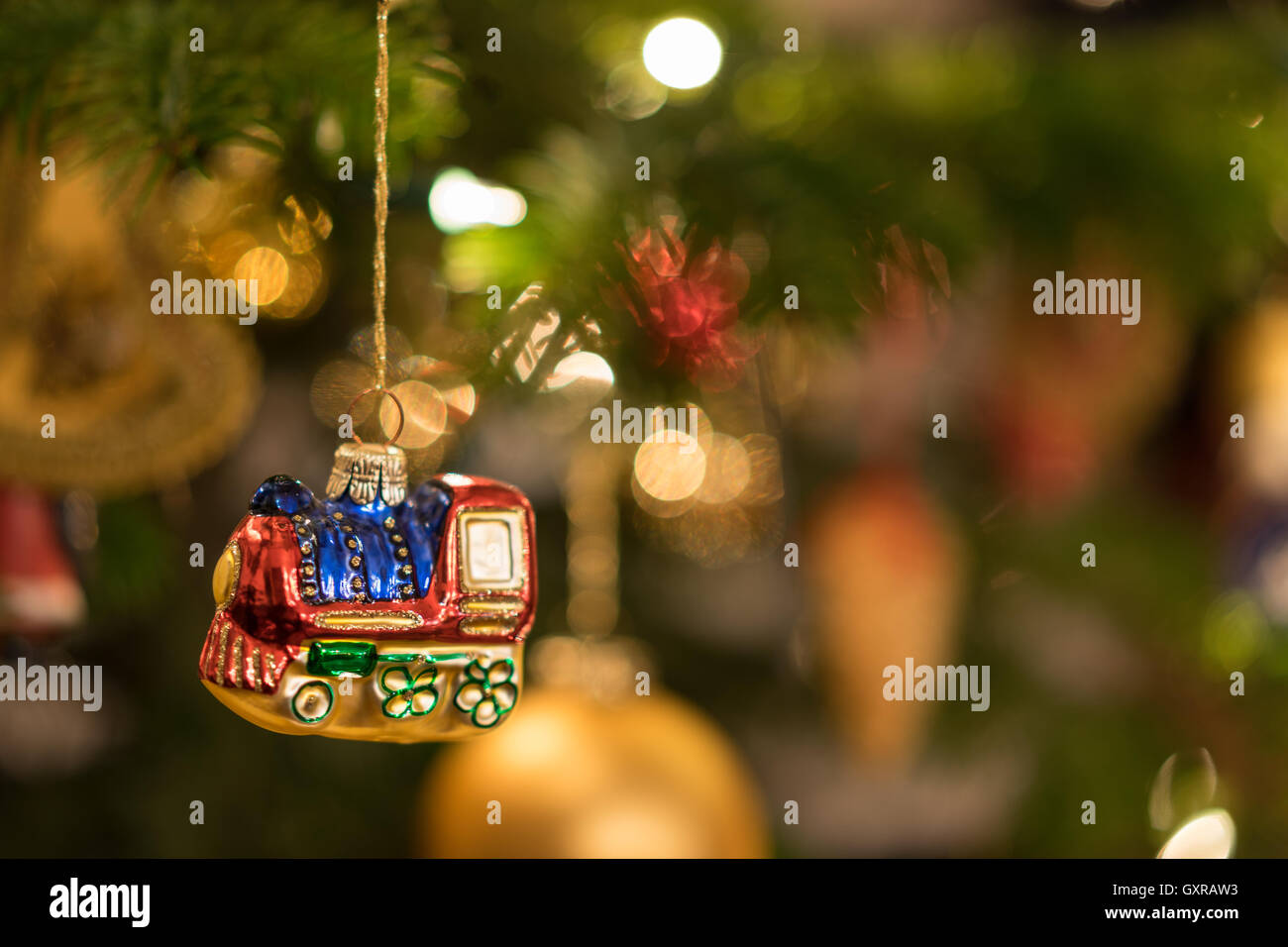 Treno come decorazione di Natale Foto Stock