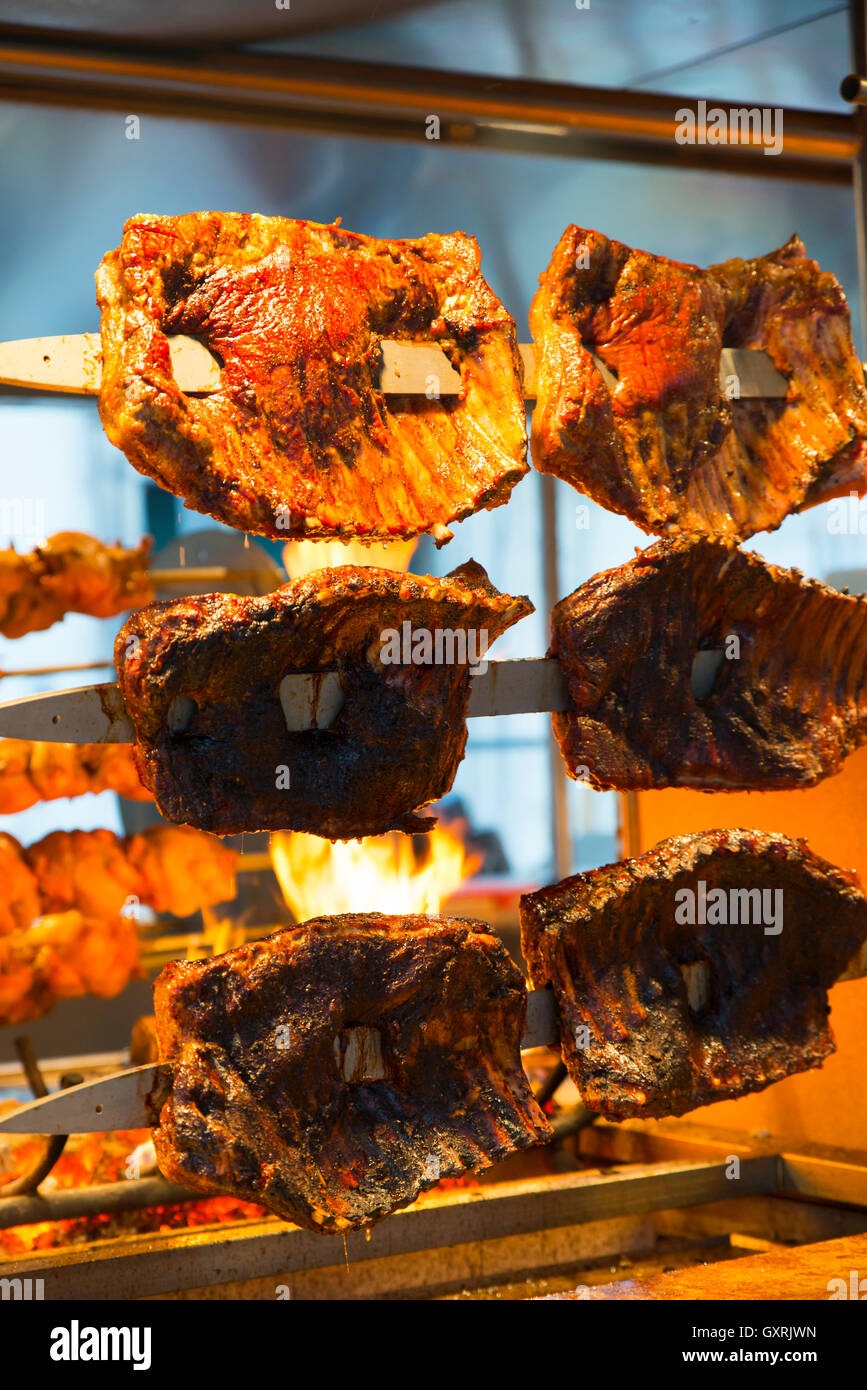 Cuocere la carne di maiale e preparato alla griglia Foto Stock