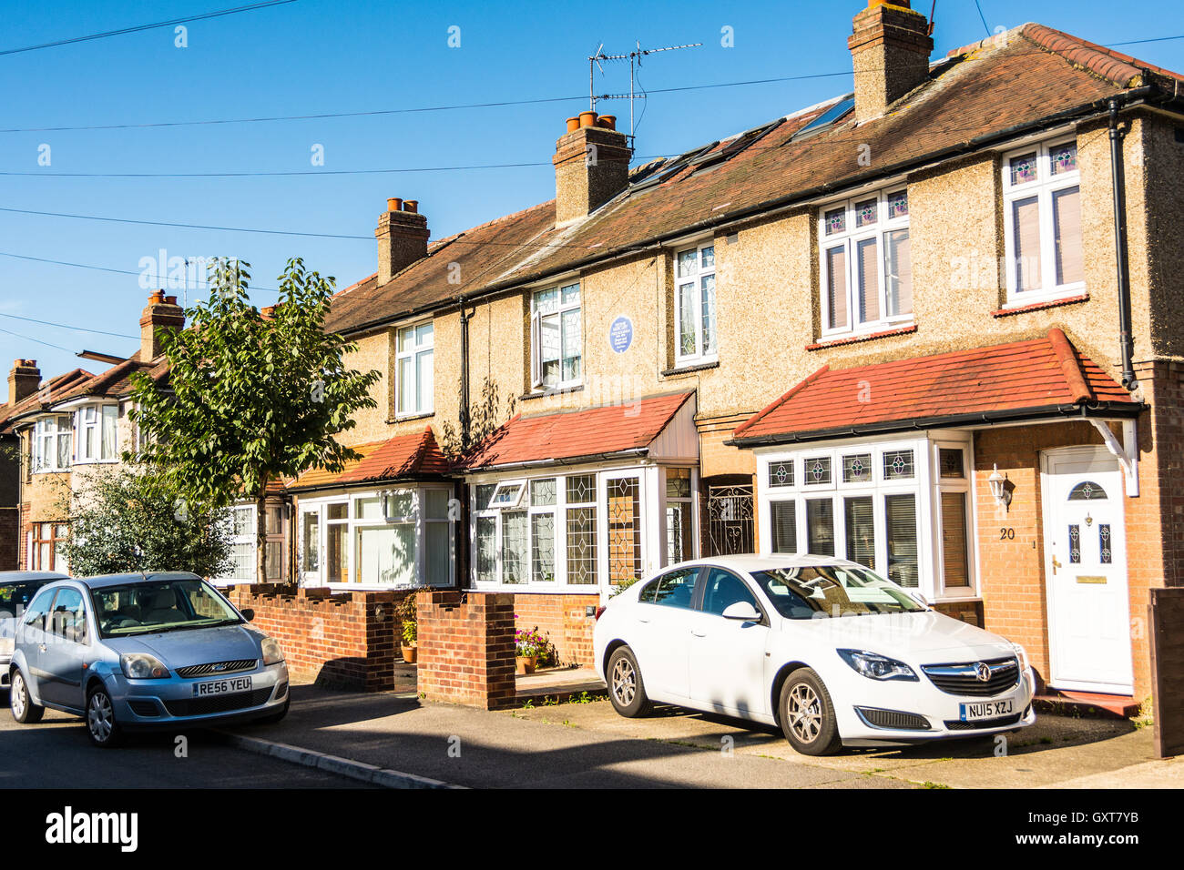 Sito della targa blu al di fuori di Freddie Mercury dell ex casa su Gladstone Road, Feltham, Middlesex, London, Regno Unito Foto Stock