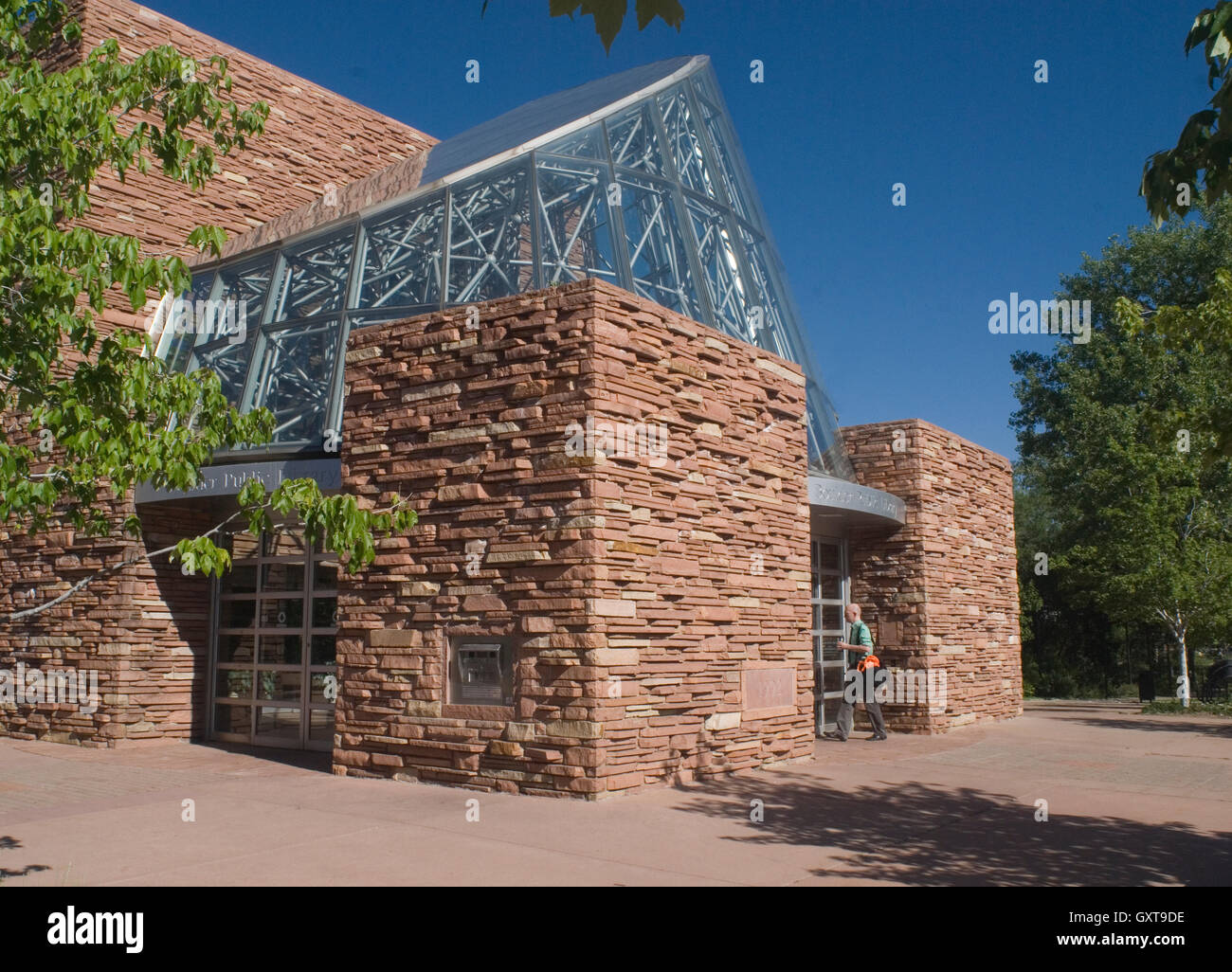 Boulder Biblioteca Pubblica entrata principale a 1001 Arapahoe Ave. Foto Stock