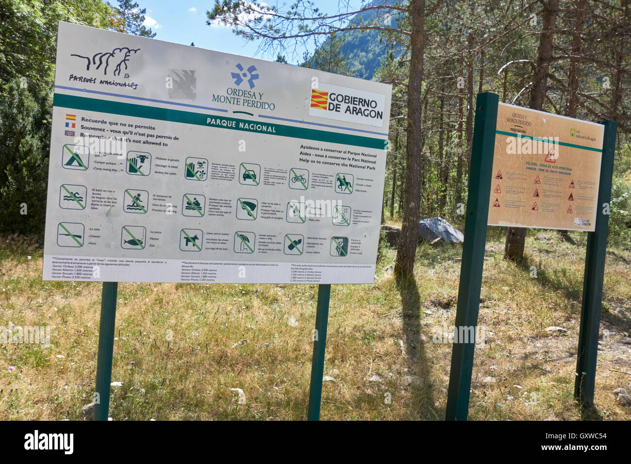Pannelli informativi a 'la pradera' nel Parco Nazionale di Ordesa y Monte Perdido. Pirenei. Aragón. Spagna. Foto Stock
