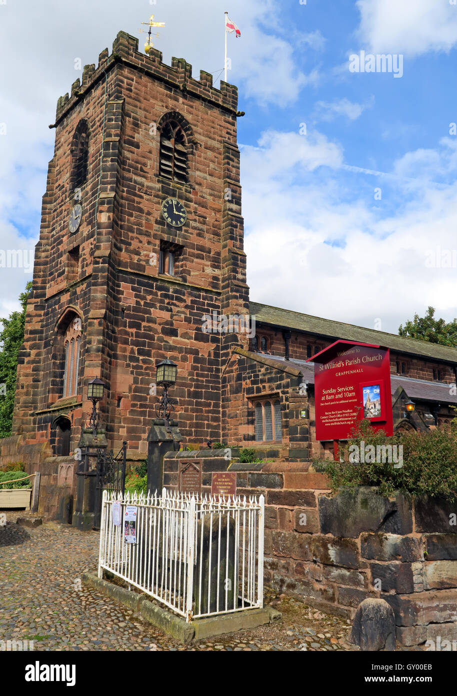 Esterno della St Wilfrids chiesa torre,Grappenhall,WARRINGTON,CHESHIRE England Regno Unito Foto Stock