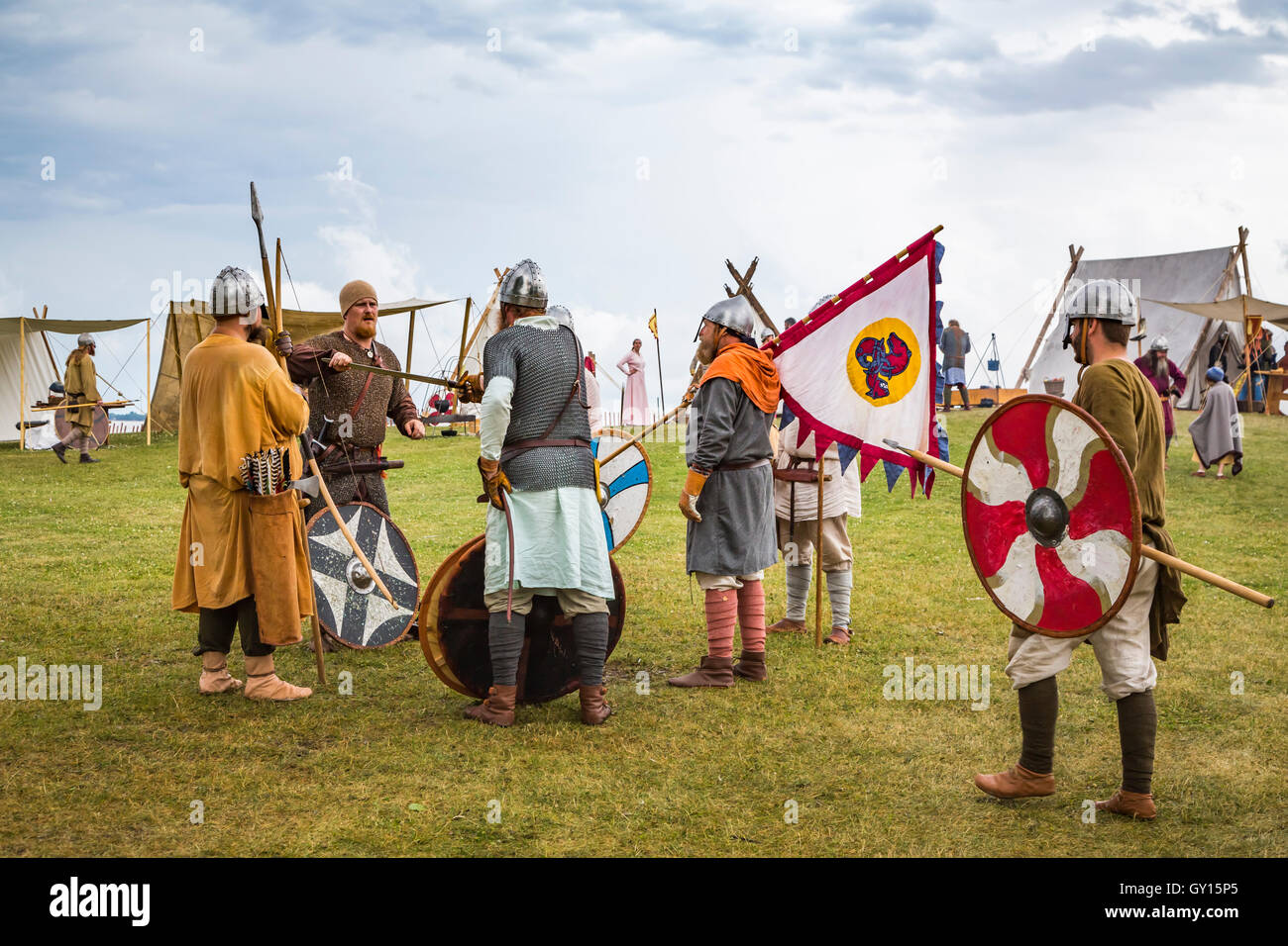 Il Vichingo Lotta ai partecipanti al Viking accampamento islandese in Gimli, Manitoba, Canada. Foto Stock