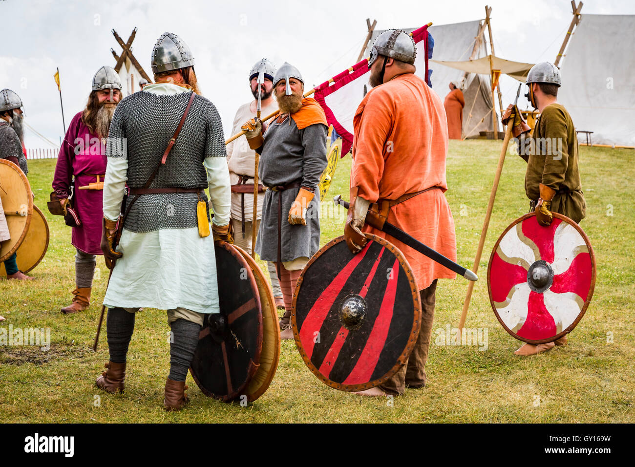 Il Vichingo Lotta ai partecipanti al Viking accampamento islandese in Gimli, Manitoba, Canada. Foto Stock