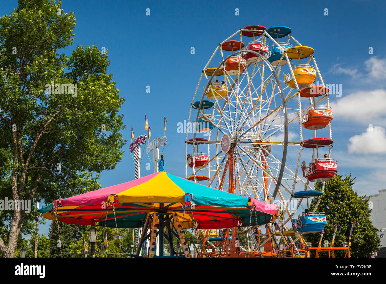 Colorato a metà strada giostre al mais e Apple Festival in Morden, Manitoba, Canada. Foto Stock