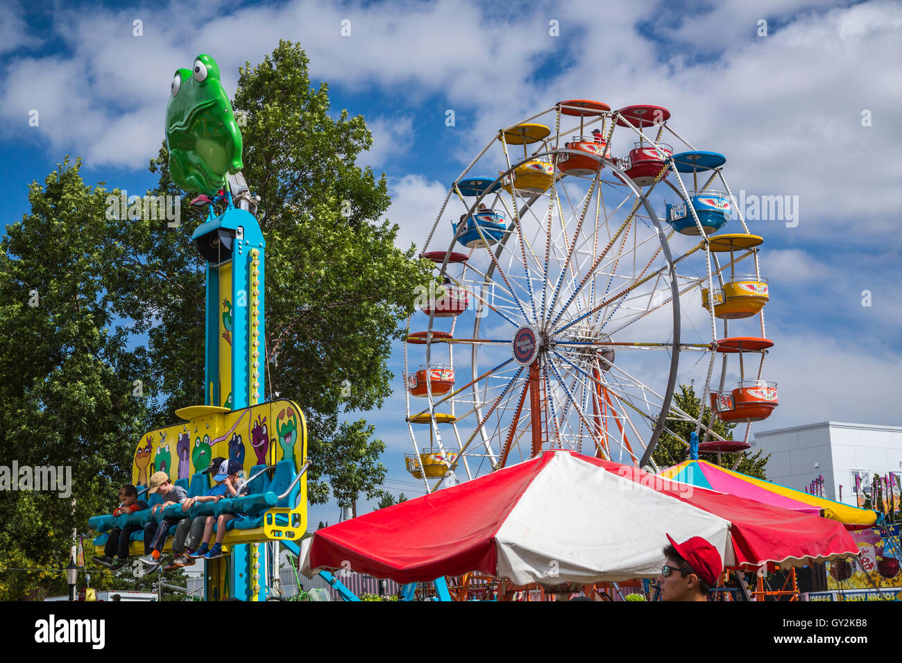 Colorato a metà strada giostre al mais e Apple Festival in Morden, Manitoba, Canada. Foto Stock