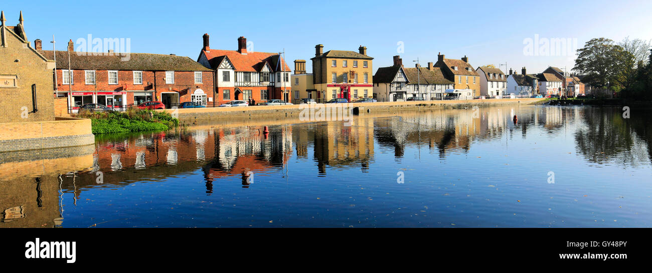 In autunno, Fiume Great Ouse, Godmanchester village, Cambridgeshire, England, Regno Unito Foto Stock