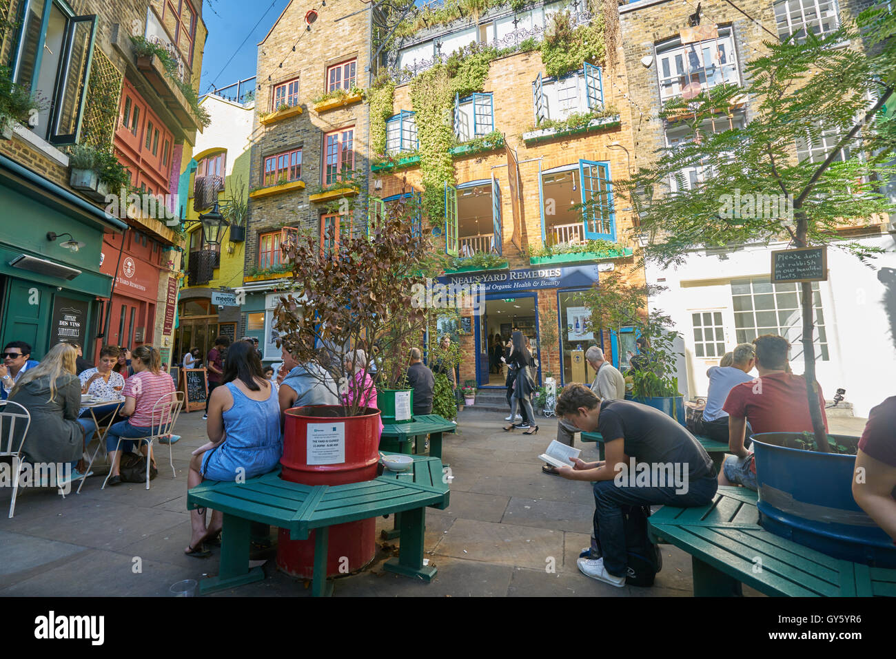Neil's Yard, a Londra. Il Covent Garden. Londra in estate. Nascosti di Londra Foto Stock