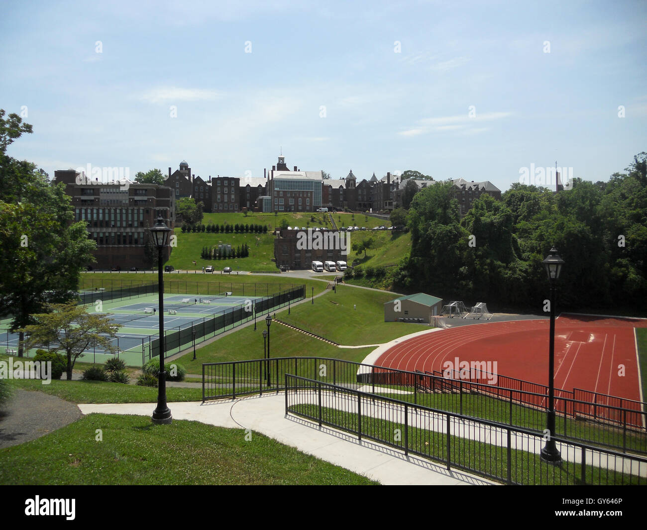 Lynchburg, Virginia, Stati Uniti. Vista sul campus del Randolph College, con strutture per l'atletica. Foto Stock