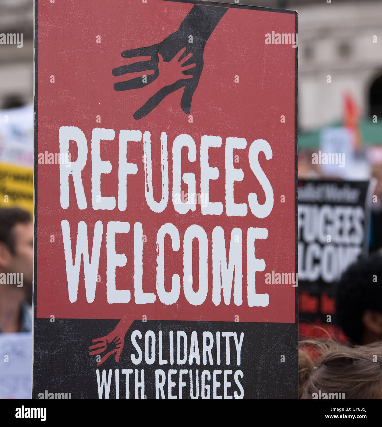 Londra, Regno Unito. 17 Settembre, 2016. Manifestanti di Whitehall per protesta, "rifugiati Benvenuti' Credit: Ian Davidson/Alamy Live News Foto Stock