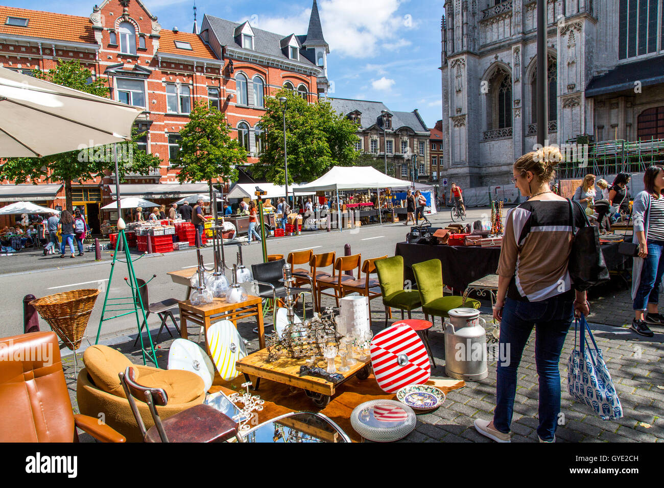 Leuven, Belgio, provincia del Brabante fiammingo, Layensplein square, il mercato delle pulci, Foto Stock