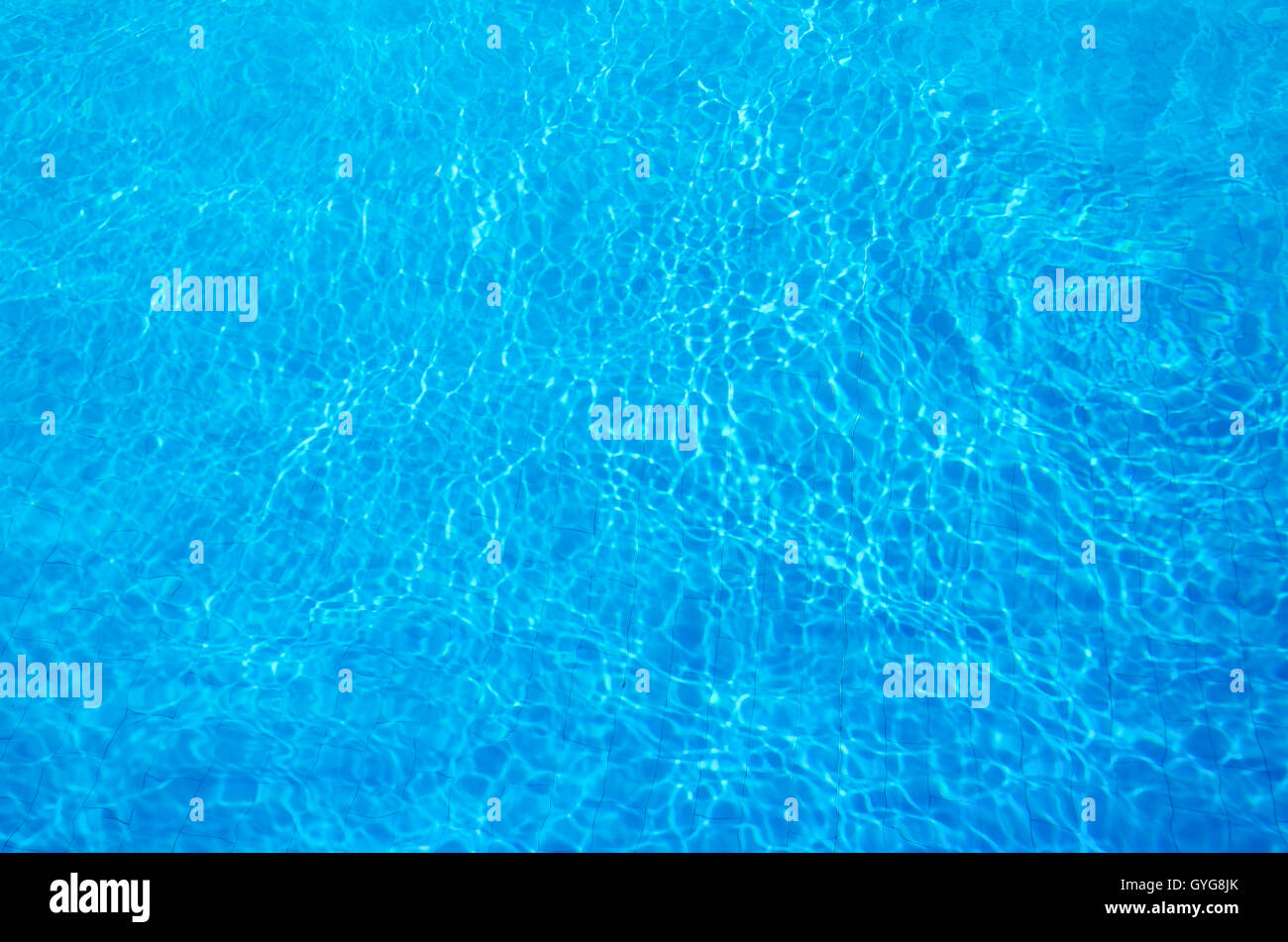 Piscina blu sullo sfondo di acqua Foto Stock