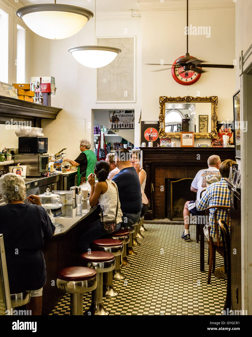 Timberlake farmaci, storica pedonale Downtown Mall, East Main Street, Charlottesville, Virginia Foto Stock