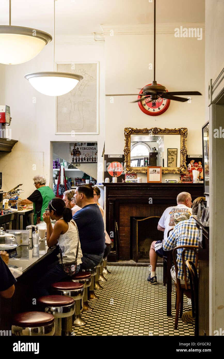 Timberlake farmaci, storica pedonale Downtown Mall, East Main Street, Charlottesville, Virginia Foto Stock