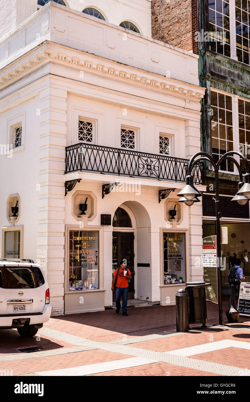 Timberlake farmaci, storica pedonale Downtown Mall, East Main Street, Charlottesville, Virginia Foto Stock