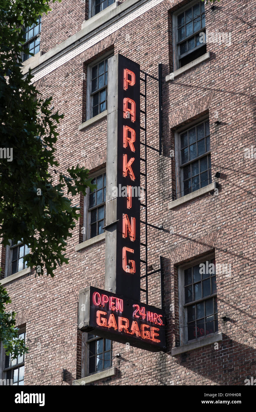 Parcheggio garage segno, NYC Foto Stock