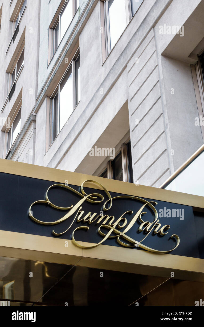 New York City,NY NYC Manhattan,Central Park South,Trump Parc,edificio,appartamento,condominio appartamenti residenziali edificio edifici housin Foto Stock