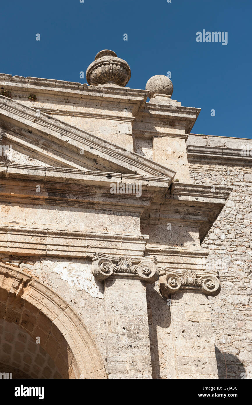 Intagliato chiesa barocca portale in Sicilia Erice Foto Stock