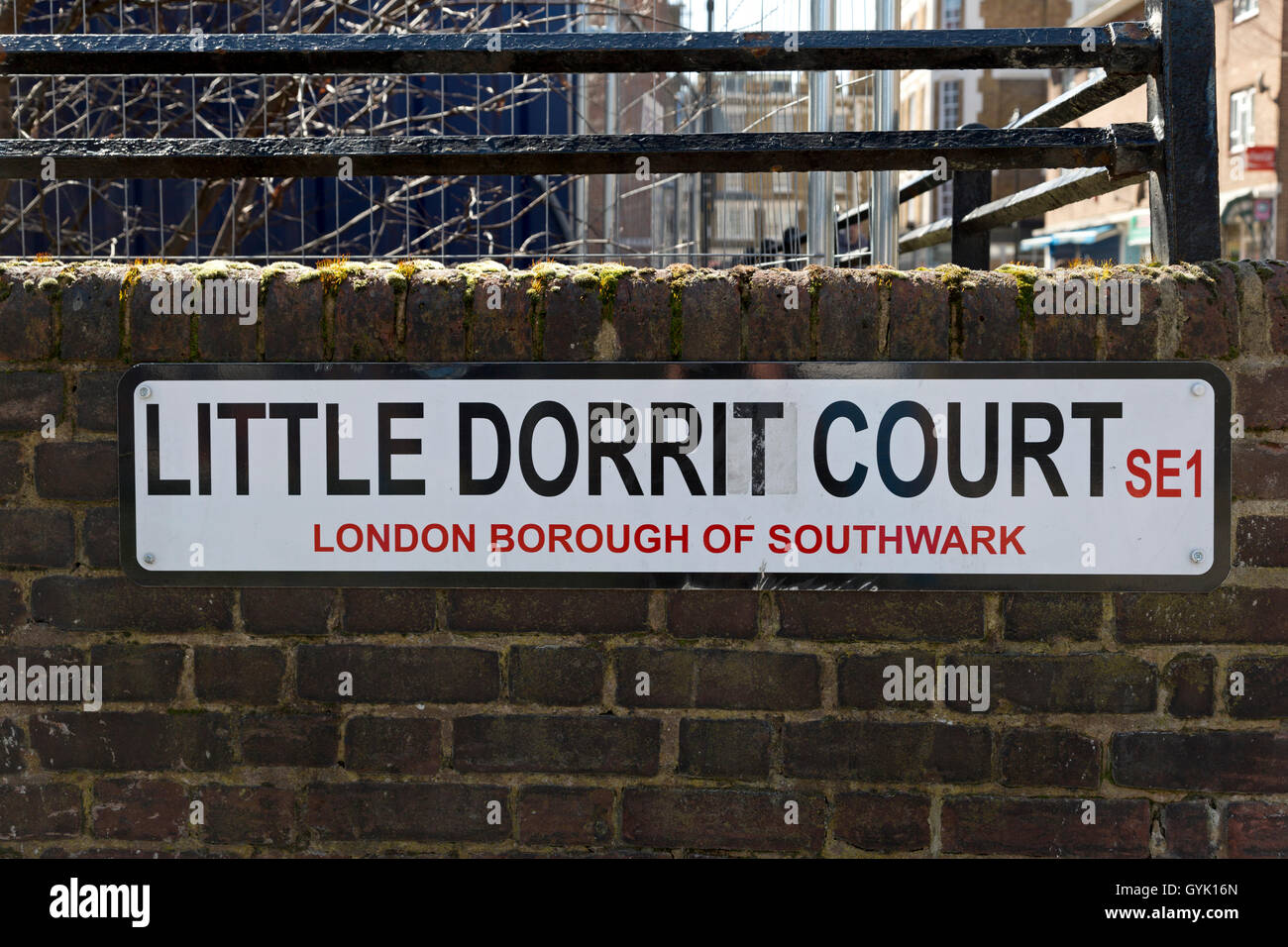 Little Dorrit Street di molte strade chiamato dopo Charles Dickens personaggi letterari, Southwark, Londra, Inghilterra, Regno Unito. Foto Stock