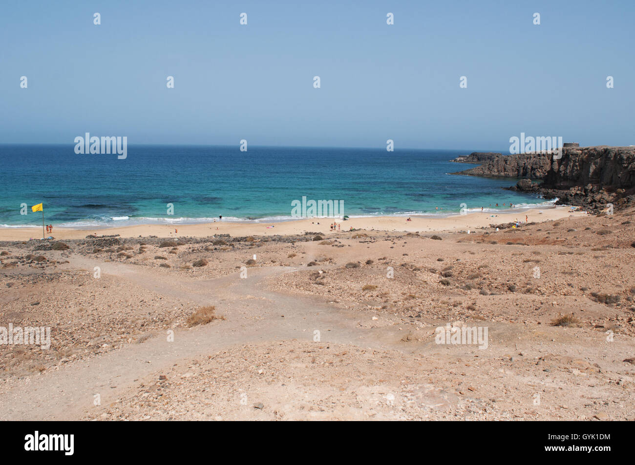 Fuerteventura: vista di Piedra playa beach, conosciuta come El Castillo, una delle più famose spiagge della costa nordoccidentale Foto Stock