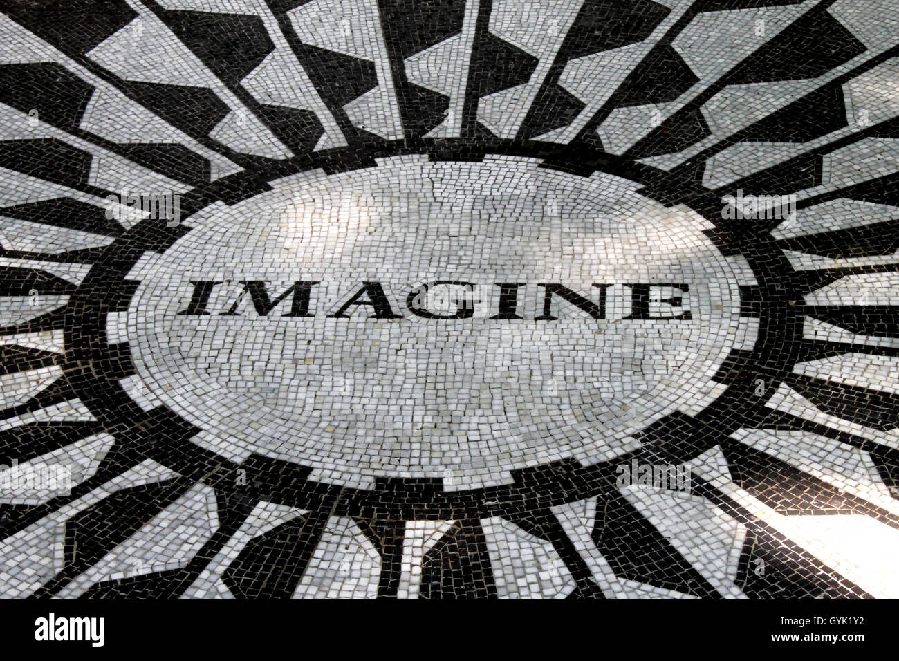 Un mosaico dedicato a John Lennon in Strawberry Fields, al Central Park di New York City Foto Stock