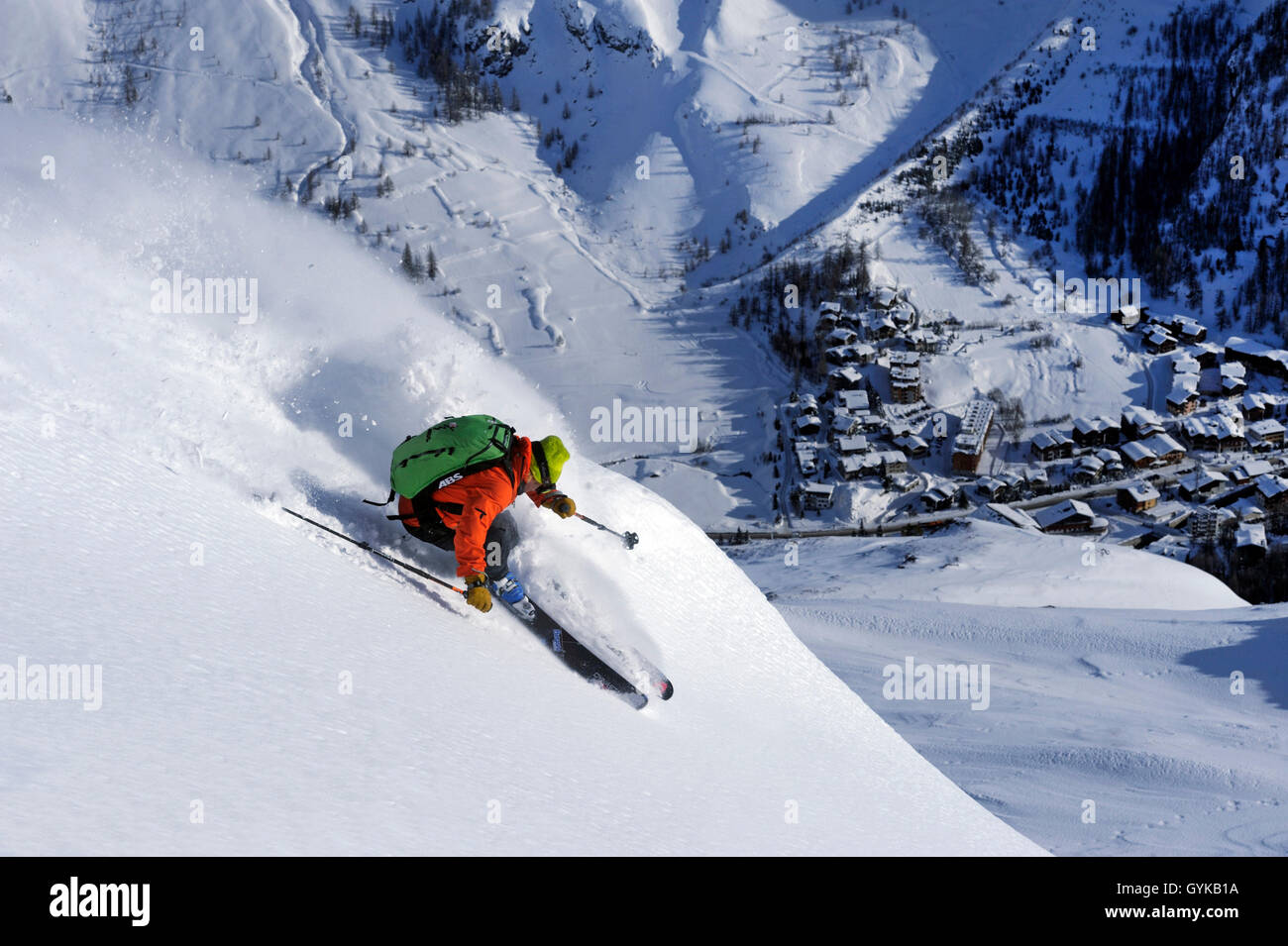 Sciatore nelle Alpi, Francia, Savoie, Val d'Isere Foto Stock