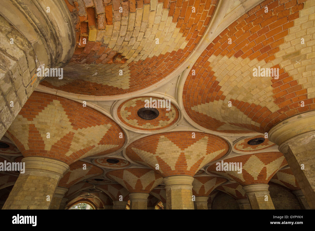 Soffitto al Crystal Palace metropolitana Vittoriano restaurato ora Foto Stock