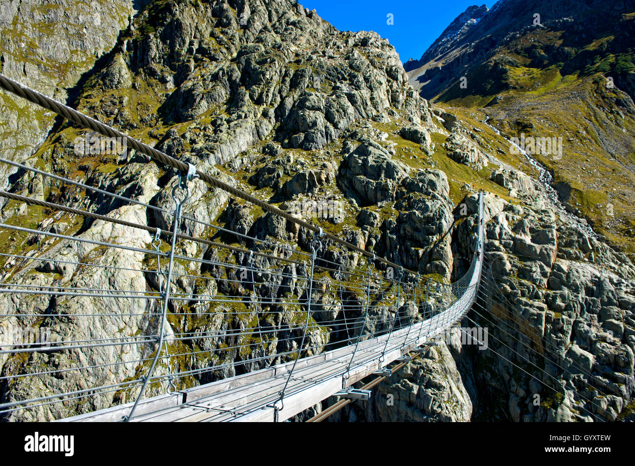 Ponte di sospensione ponte Trift attraverso il Trift Gorge, Gadmen, Oberland bernese, il cantone di Berna, Svizzera Foto Stock