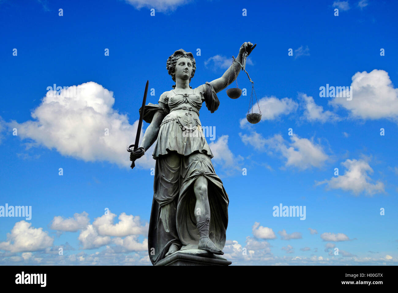 Statua Lady Giustizia della fontana della giustizia sulla Roemerberg, Germania, Hesse, Frankfurt am Main Foto Stock