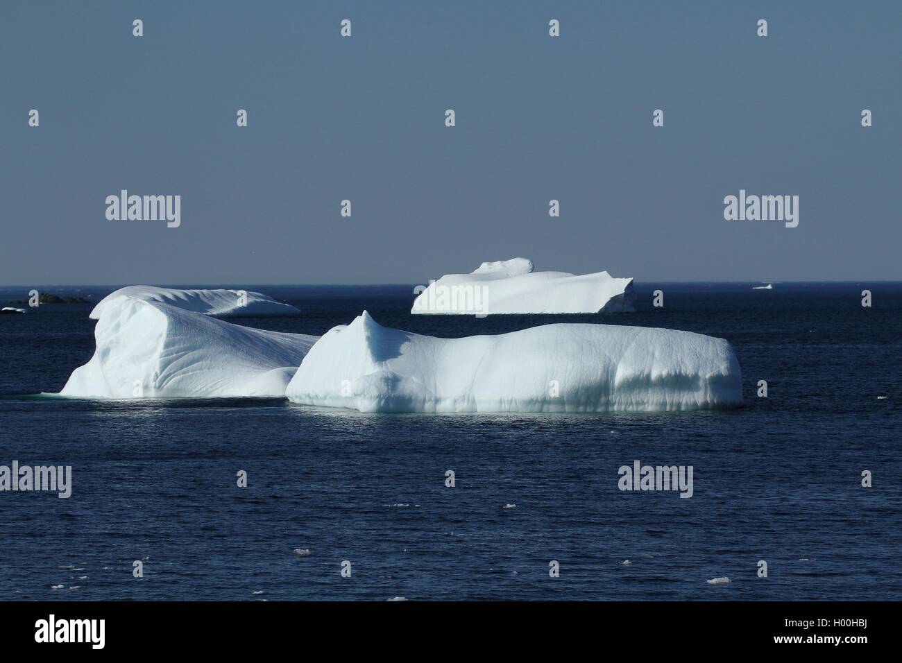 Piccolo iceberg in blu Foto Stock