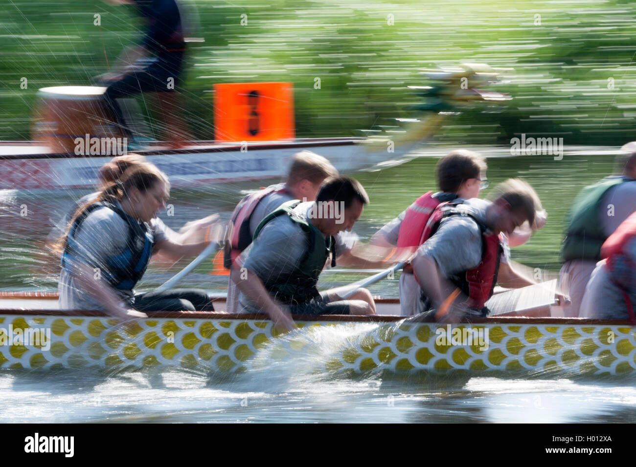 Dragon Boat racing, azione blur Foto Stock