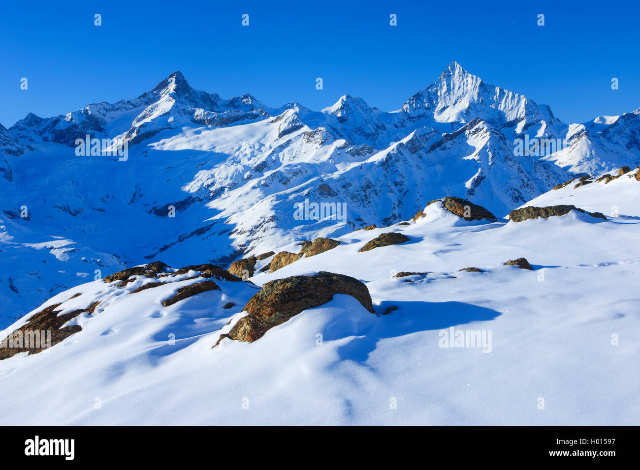 Zinalrothorn - 4221m, il Weisshorn - 4505m, Svizzera Vallese, Zermatt Foto Stock