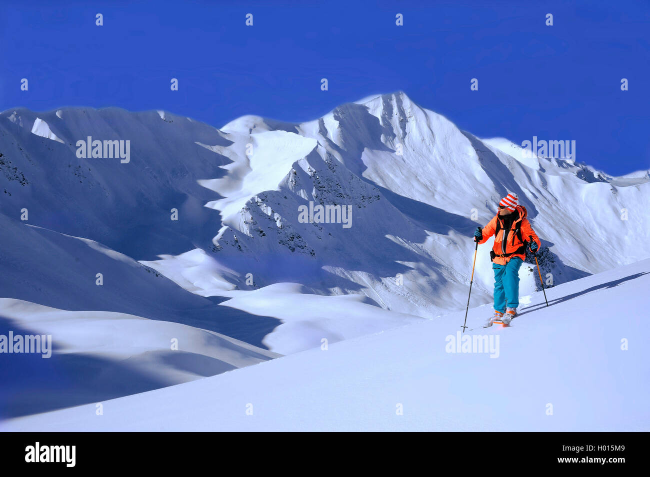 Sci backcountry in montagna innevata scenario, Mont Jovet in background, Francia, Savoie, Isole Canarie, La Plagne Foto Stock
