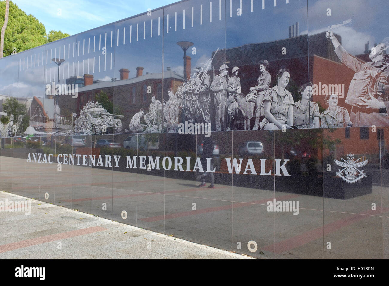 Il nuovo ANZAC Centenario Memorial a piedi vicino a North Terrace Adelaide Australia Foto Stock