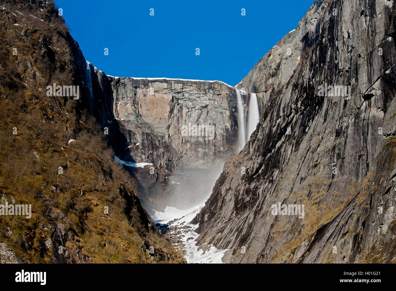 Wasserfall Vedalsfossen, Norwegen, Hordaland, Eidfjord, Hjolma | cascata Vedalsfossen, Norvegia Hordaland, Eidfjord, Hjolma | B Foto Stock