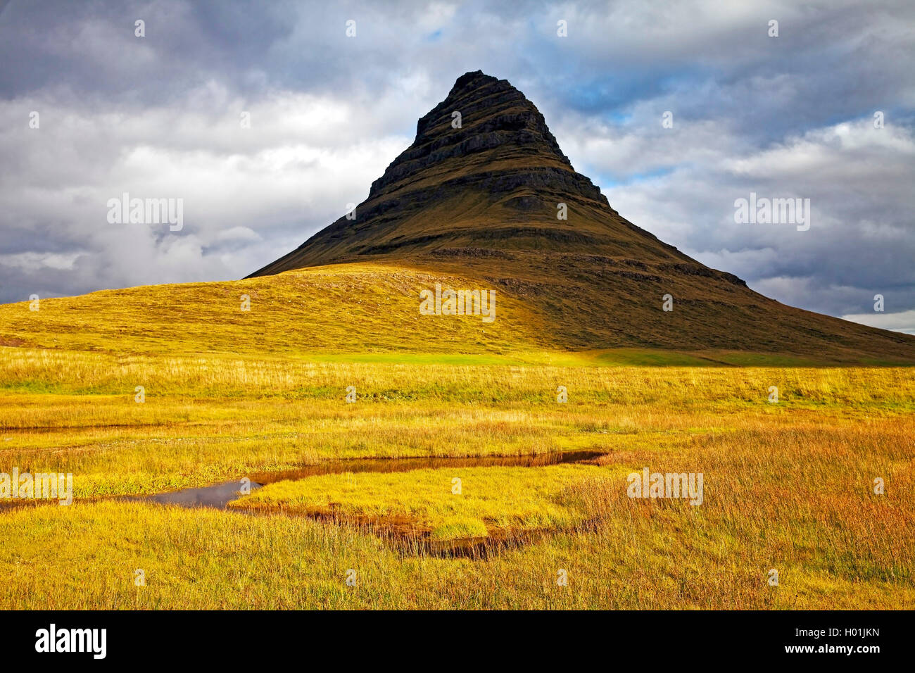 Kirkjufell mountain, Islanda, Snaefellsnes, Grundarfjoerdur Foto Stock