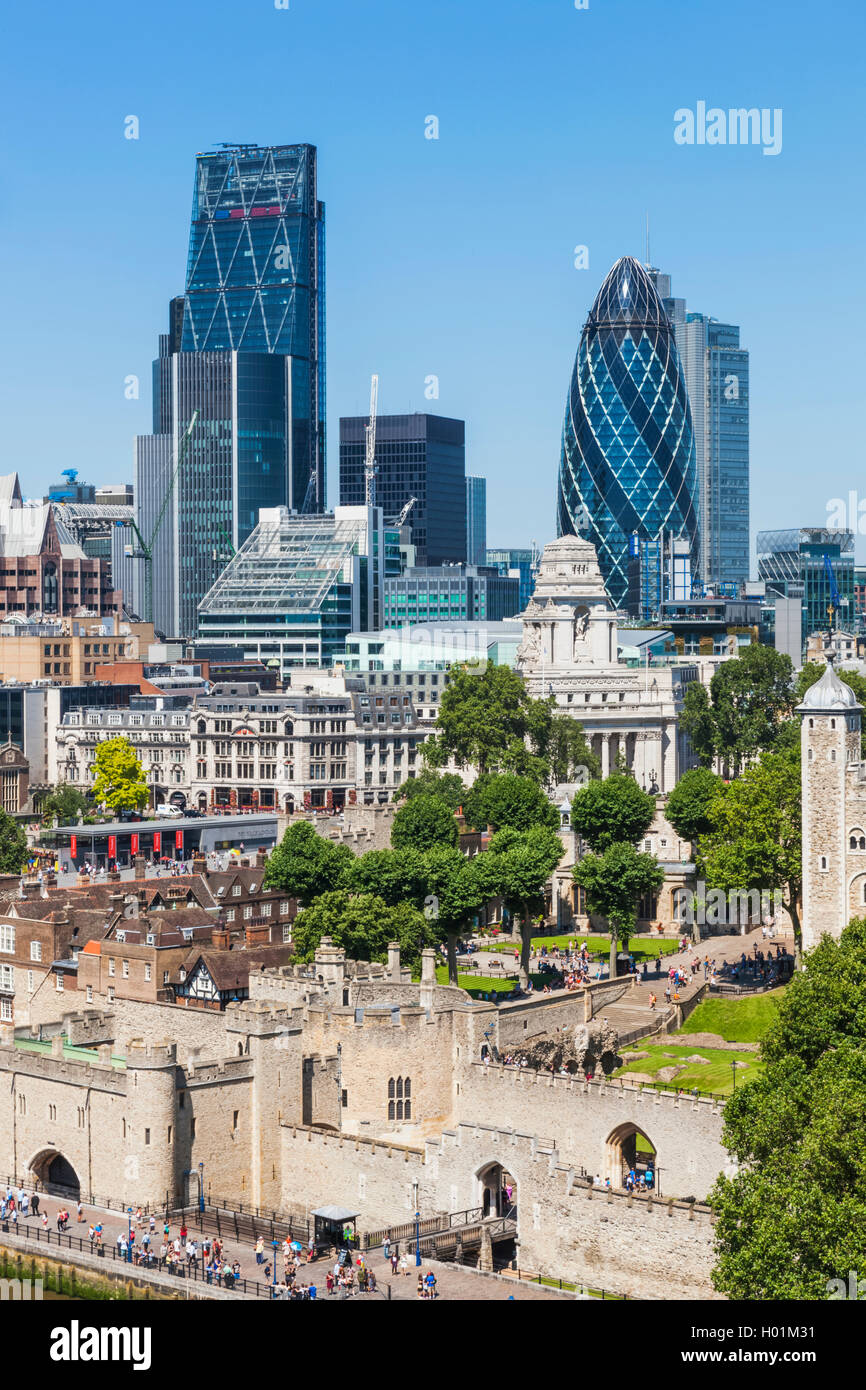 Inghilterra, Londra, skyline della città e sul Fiume Tamigi da Tower Bridge Foto Stock